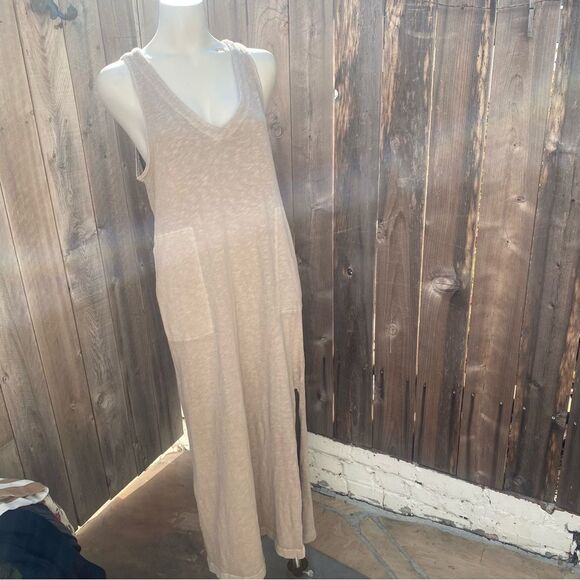 Free People Dresses & Skirts - FREE PEOPLE Beach Maxi Dress Sleeveless V Neck Side Slits size medium